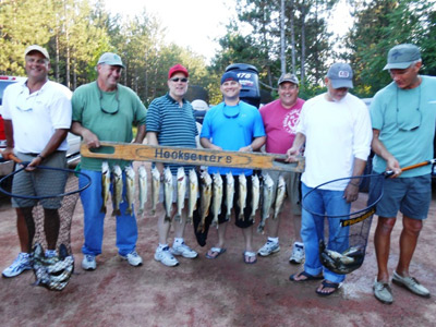 Hooksetters Guide trip group photo with their catch