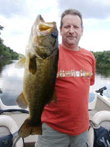 Jamie Claypool from Ohio with a nice largemouth bass