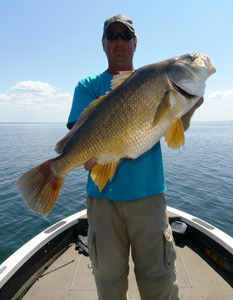 Hooksetters guide Phil Schweik with a sheep head from Green Bay